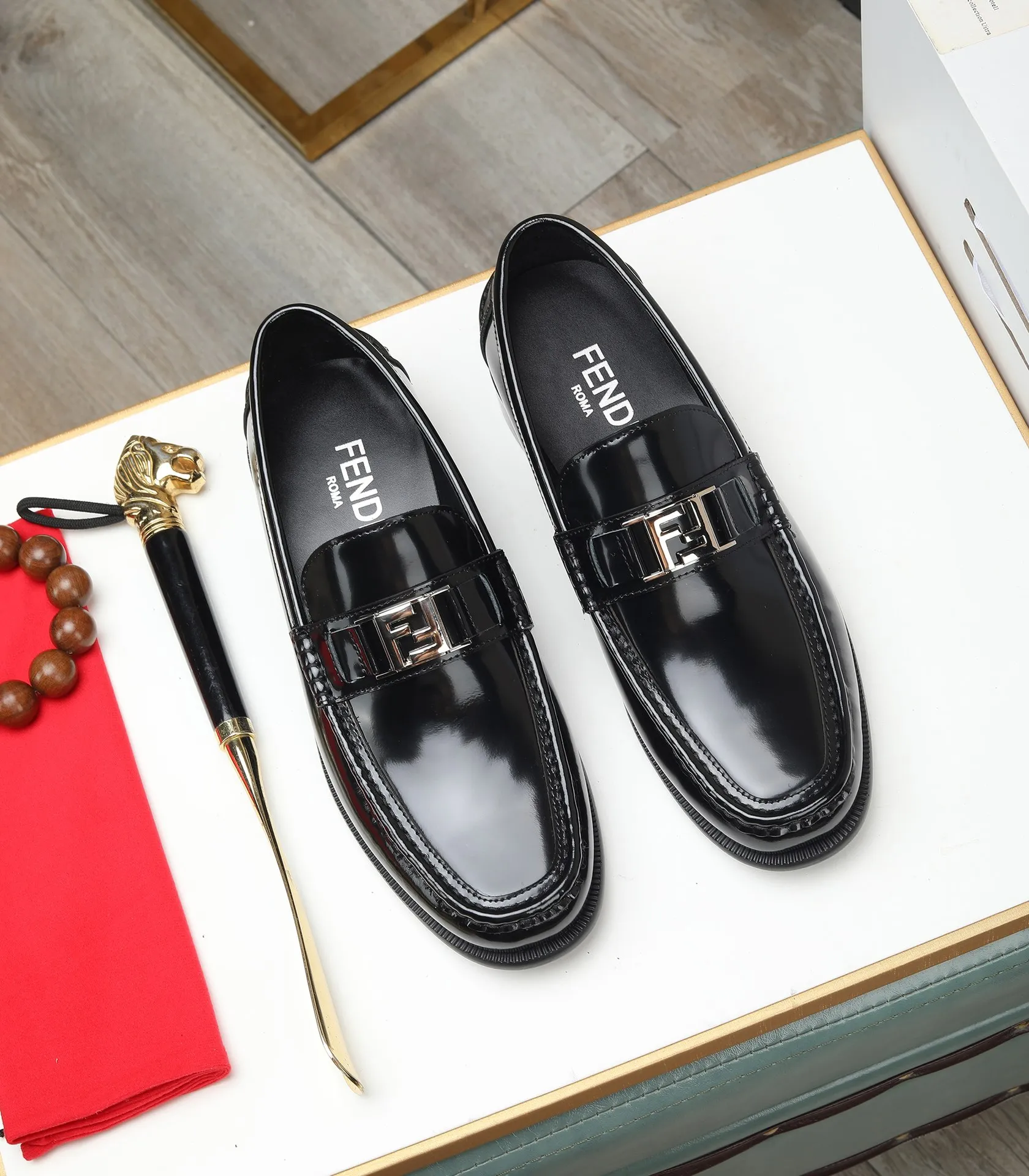 Men's shoes 💰580 (high-end, full cowhide) FENDI Fendi high-end formal leather shoes, original Italian imported cowhide surface + cowhide lining, original hardware, I believe you will be impressed from the first time you see it. The avant-garde atmosphere can no longer fully interpret its elegance. AAA grade rubber outsole, super comfortable. Original counter last, ensuring its original version and quality. The simple upper ensures its comfort and breathability. A pair of truly good shoes has its own unique soul, famous quality, regular size 38-44 (45 46 customized)